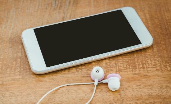 手机落水错误的挽救做法 手机不慎落水有妙招-很美的