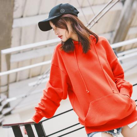 长款卫衣怎么搭配 颜色的选取的是最为重要的-很美的