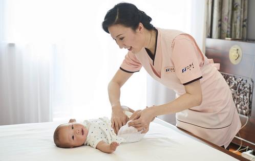 月嫂陪护对母婴健康的影响-很美的