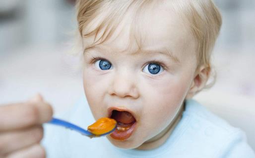 给宝宝喂食要警惕这些误区-很美的