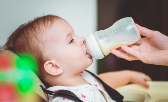 宝宝不爱喝奶粉怎么办 不强迫宝宝喝奶粉让宝宝慢慢接受-很美的