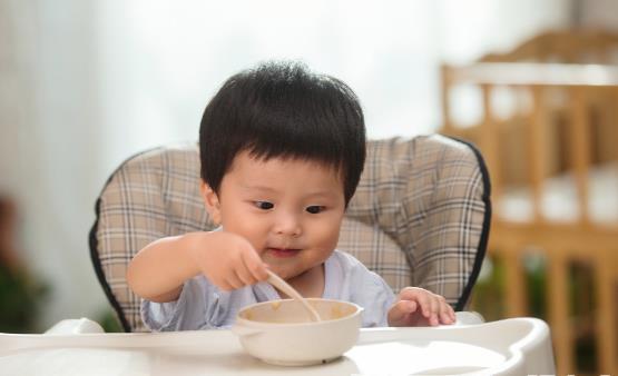 宝宝吃水果注意这些不易伤脾胃 不同体质宝宝要吃不同水果-很美的