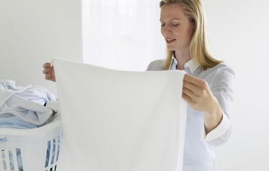 衣服上的血迹怎么才能洗干净-很美的