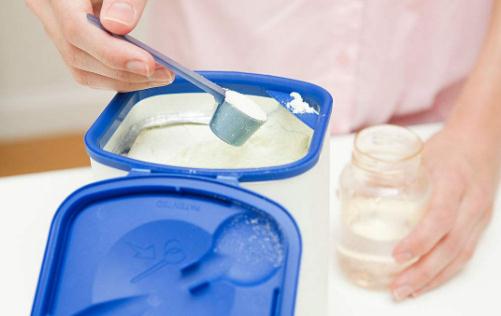 家长为宝宝选择配方奶粉的注意事项-很美的