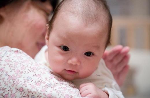 三个月的宝宝吃奶量是多少-很美的