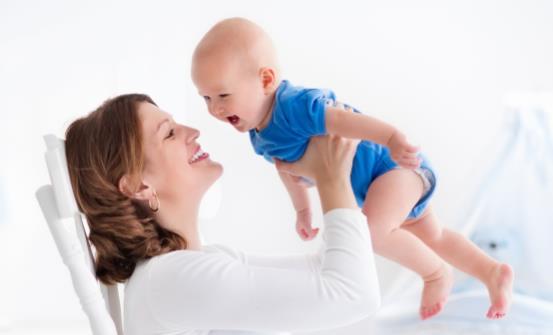 新生儿吐奶正常吗 日常宝宝老是吐奶怎么办-很美的