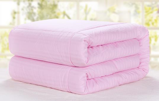 蚕丝被应该如何保养-很美的