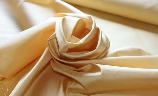 真丝衣服的保养方法-很美的