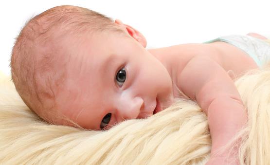 宝宝出现上火可能会有六个表现 宝宝上火护理的三大误区-很美的