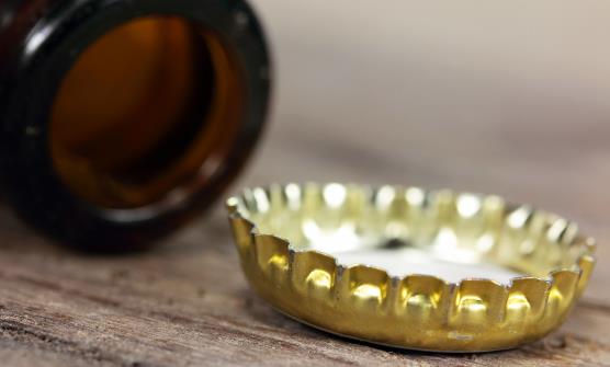 分享通用开瓶盖的小窍门 让你不费力气打开难以拧开的瓶盖-很美的