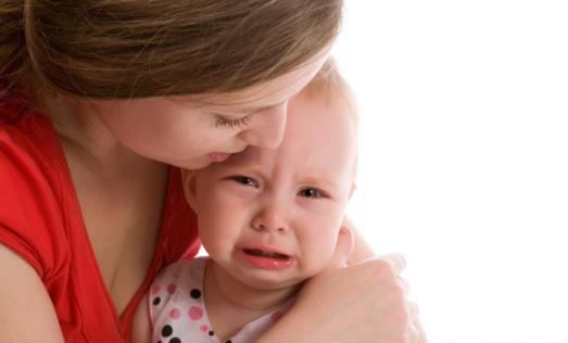 宝宝无缘无故总爱发脾气 不同年龄段对症下药-很美的