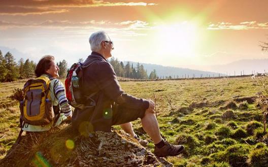 老年人选择去旅游 准备旅游需要注意的十个地方-很美的