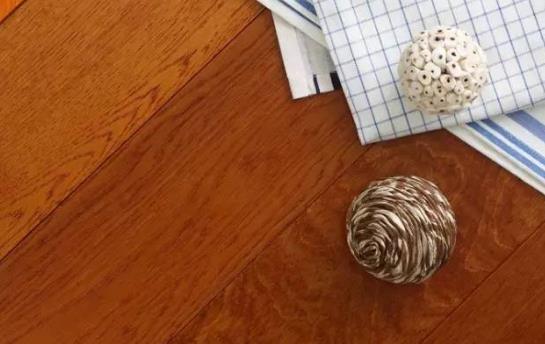 衣服上的圆珠笔油怎么洗-很美的