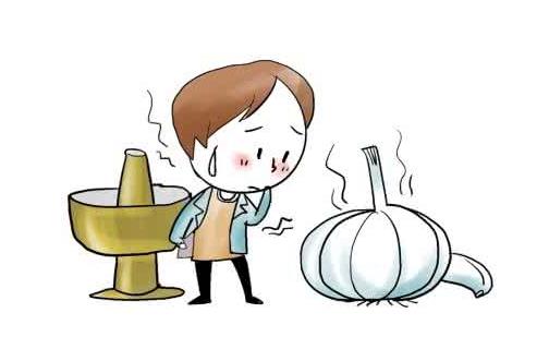 如何去除衣服上的火锅味-很美的