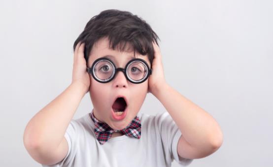 宅娃多近视 小孩子近视眼分清真假近视再对症下药-很美的