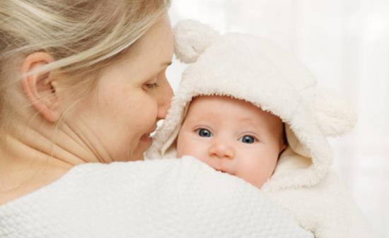 宝宝喝奶之后妈妈会拍嗝吗 预防宝宝吐奶照这样做就OK-很美的