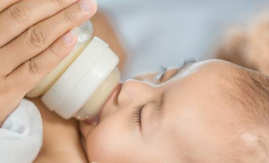 宝宝夜奶频繁容易影响发育 如何轻松断掉宝宝的夜奶-很美的