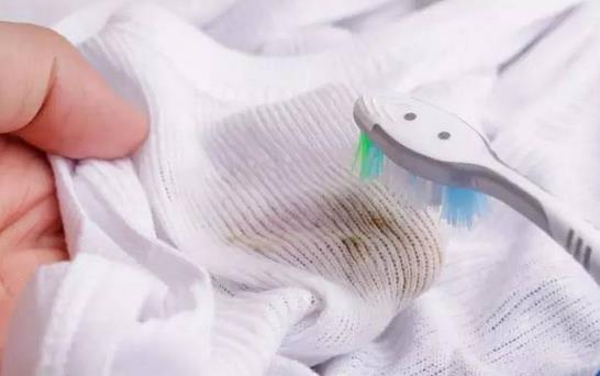 衣服上粘有泡泡糖怎么清洗-很美的