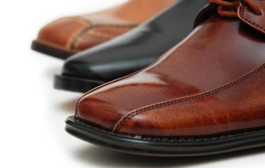 皮鞋霉点处理方法 皮鞋的日常保养-很美的