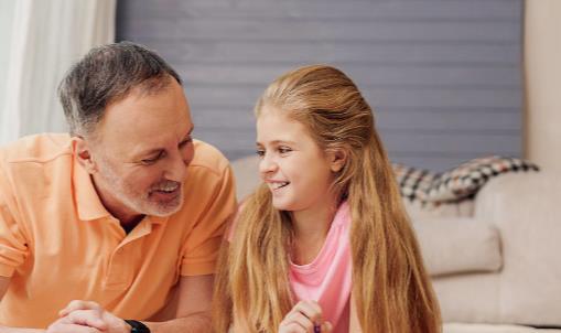 不走心的赞扬很可能适得其反 让孩子越夸越顽皮-很美的