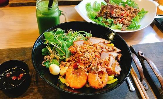 孕妇在外就餐 避开最常见的5大风险选对食物吃得健康-很美的