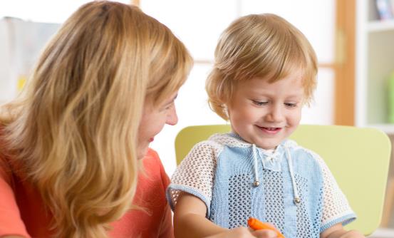 上班族父母教育孩子7大误区 4个技巧让孩子和你更亲近-很美的