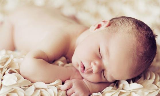 给早产儿喂养的四大原则 早产儿的营养需要量新妈要了解-很美的