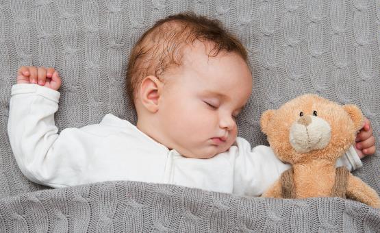 宝宝喜欢趴着睡有什么好处 哪些宝宝不适合趴睡-很美的