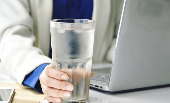 温水接近体温营养更易被吸收 温开水日常妙用多多-很美的