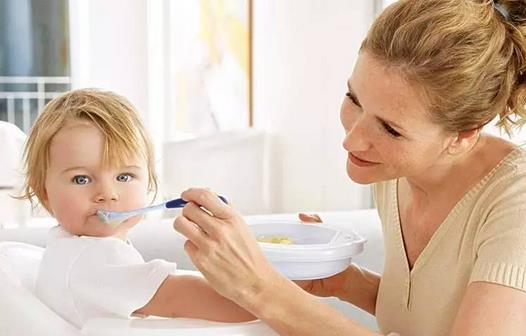 10个月宝宝吃奶量多少算正常-很美的