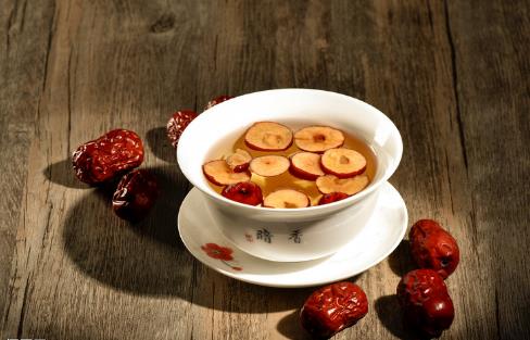 女人每天一杯气血茶,面若桃花,气血足,人或也老的慢