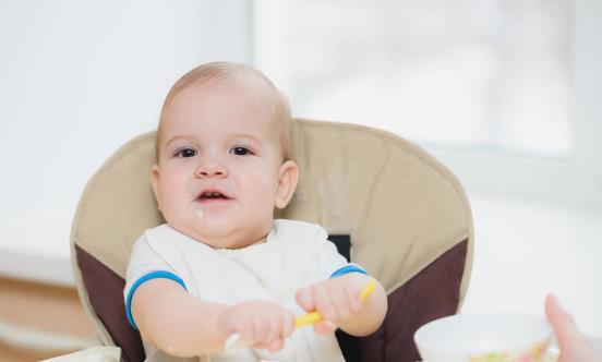 宝宝吃饭不配合的原因 让宝宝爱上吃饭的诀窍-很美的