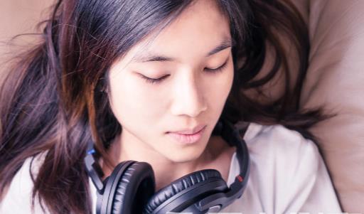 失眠和睡觉方法的冲突 错误的7种睡觉方式-很美的