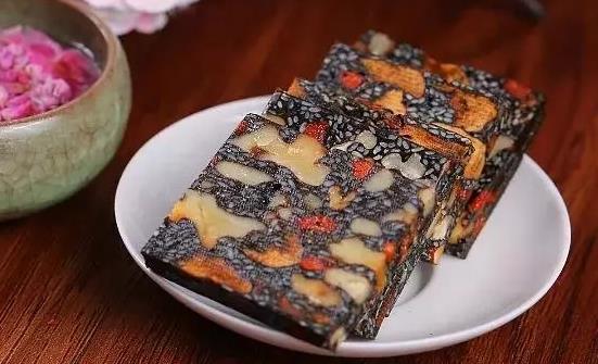 阿胶糕的功效与作用 食用阿胶糕要注意的五点-很美的