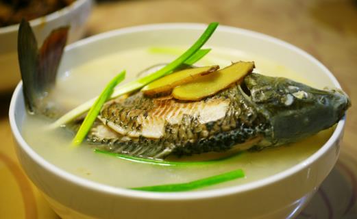 春季喝五款汤品 营养丰富操作简单-很美的