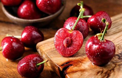 营养专家教大家挑选樱桃妙招 吃樱桃的注意事项-很美的