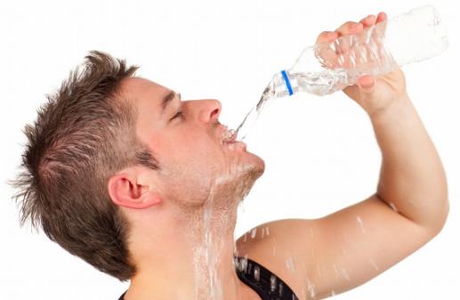 心火旺和肝火旺的区别 心火旺可饮竹叶灯心草茶-很美的