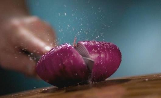 怎么切洋葱才不会流泪?-很美的