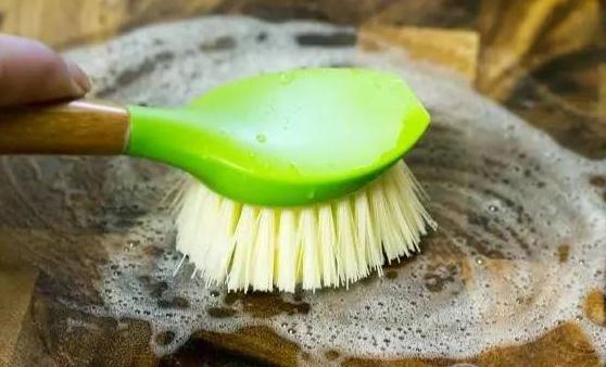 砧板的清理和保养方法 教您一招洗砧板简单快速又干净-很美的
