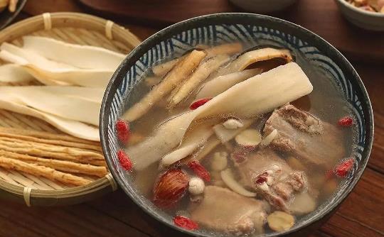 老火汤食材搭配最重要 老鸭汤加山药功效倍增-很美的