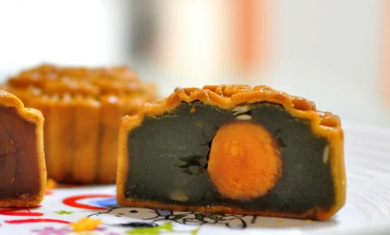 自制月饼健康美味又实惠 做法简单还充满乐趣-很美的