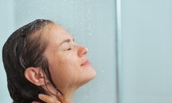 日常洗澡讲究多多 早上洗澡好还是晚上洗澡好-很美的