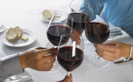 长期饮酒的危害导致营养不良 饮酒需要注意的准则-很美的