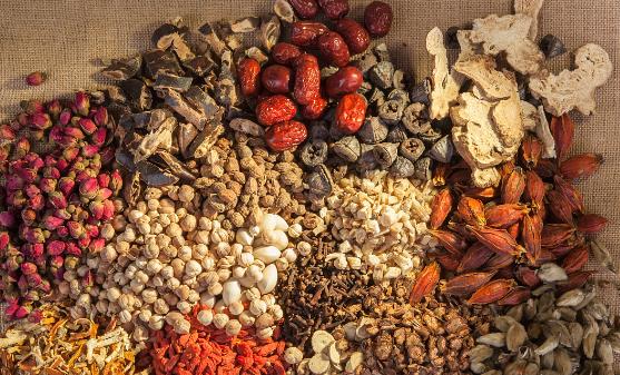 痛风患者必须坚持的饮食原则 推荐治疗痛风的中药方