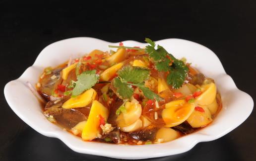 不粘刀切出美观皮蛋的窍门 轻松切出漂亮的皮蛋-很美的