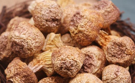 姬松茸和什么煲汤最佳 吃姬松茸有什么好处-很美的