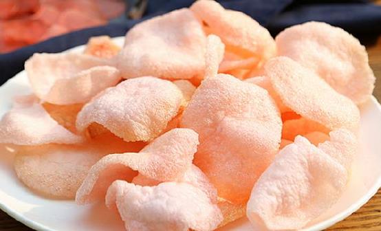 童年爱吃的虾片自己炸着吃 又鲜又酥脆连吃两盘才过瘾-很美的