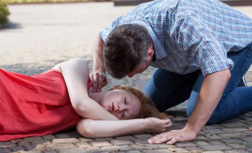 高温天气晕厥时有发生 预防中暑九大方法-很美的