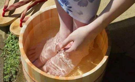 泡脚有助于防治呼吸道炎症 泡脚的八个好处-很美的