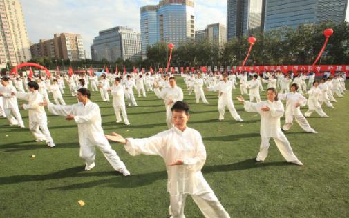 打太极拳的好处大全 强肌健骨延年益寿-很美的